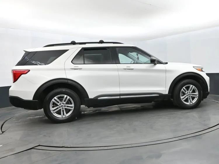 Used 2022 Ford Explorer XLT AWD/4WD image 4