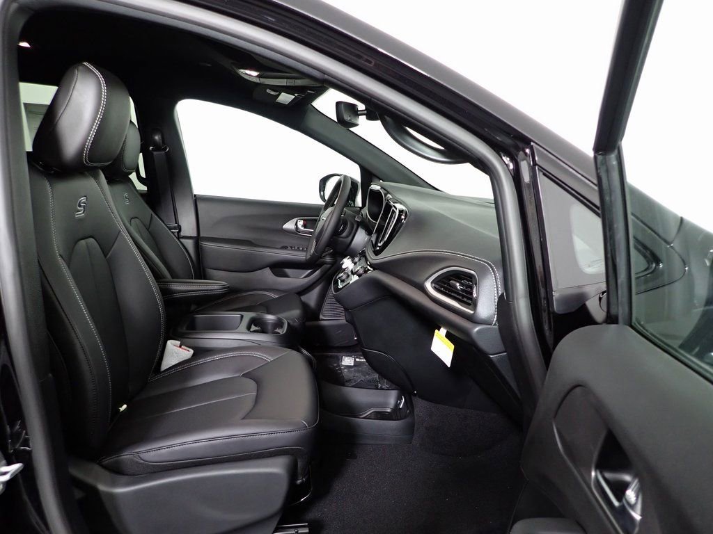 New 2026 Chrysler Pacifica Select w/ S Appearance Package image 29