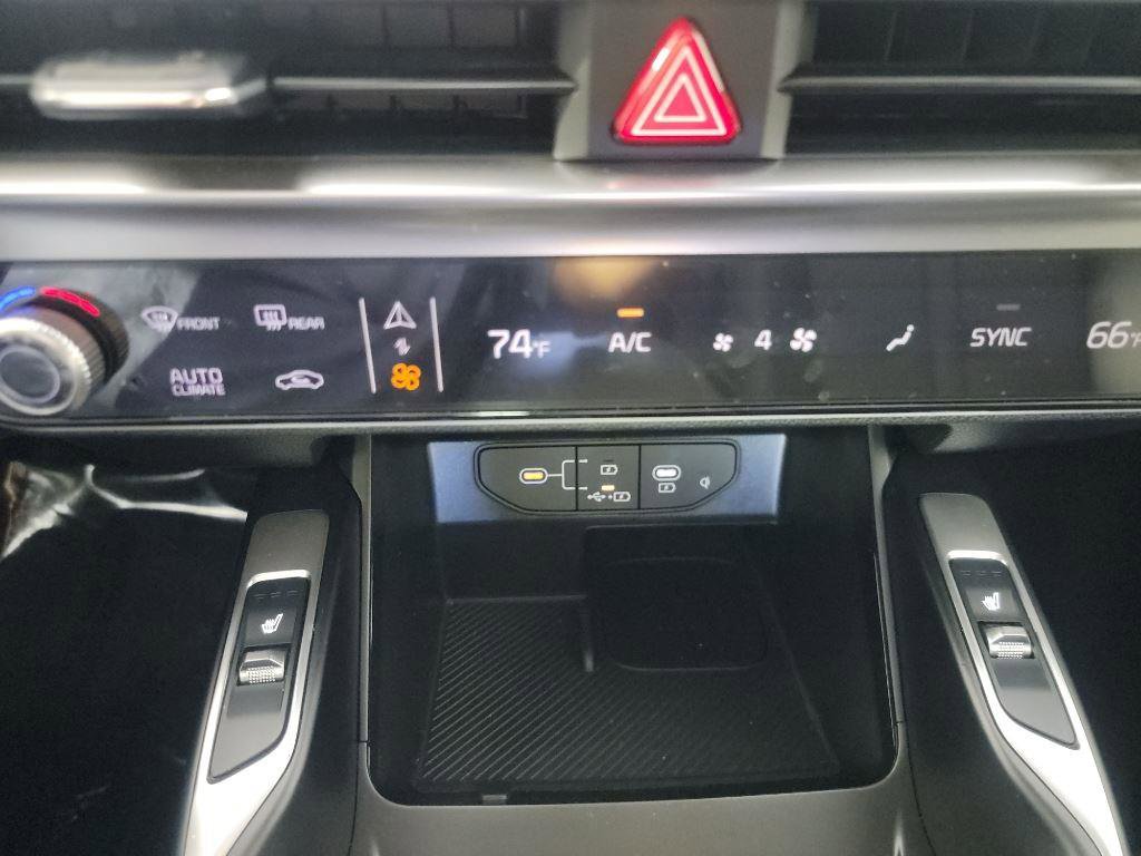 Certified 2025 Kia Sorento EX w/ Panoramic Sunroof Package image 34