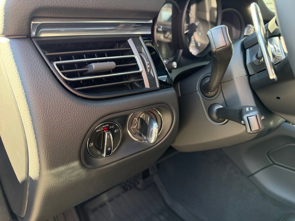 New 2026 Porsche Macan image 23