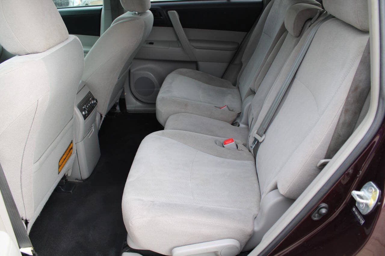 Used 2013 Toyota Highlander 4WD w/ Cold Weather Pkg image 10