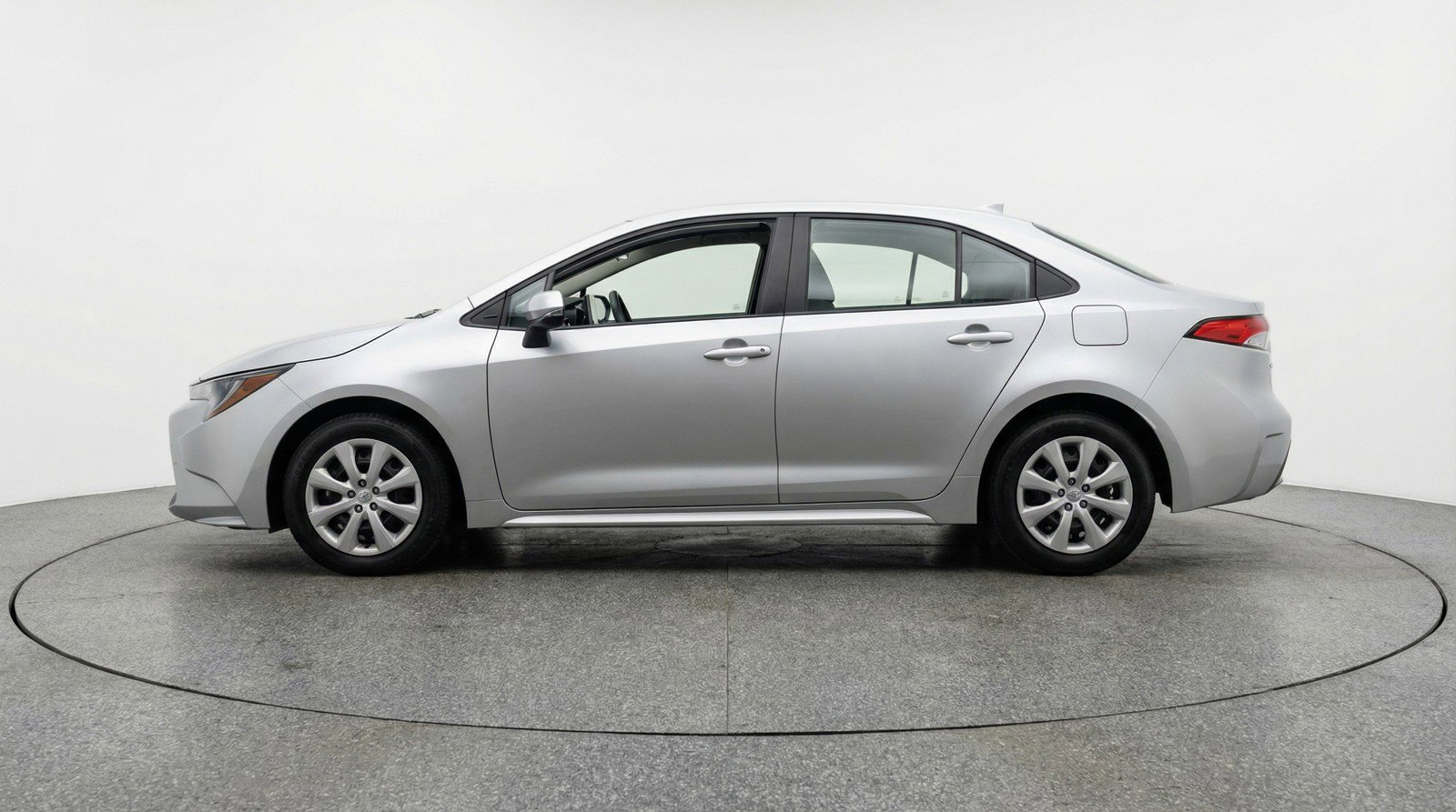 Used 2025 Toyota Corolla LE FWD image 5