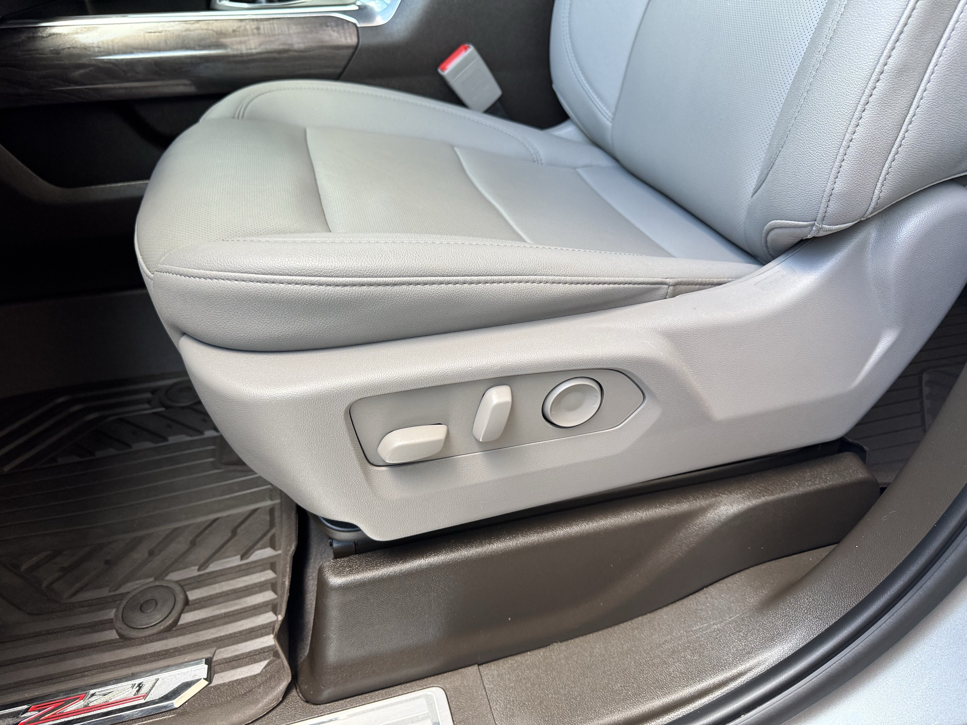 Certified 2025 Chevrolet Silverado 3500 LTZ w/ LTZ Convenience Package AWD/4WD image 15