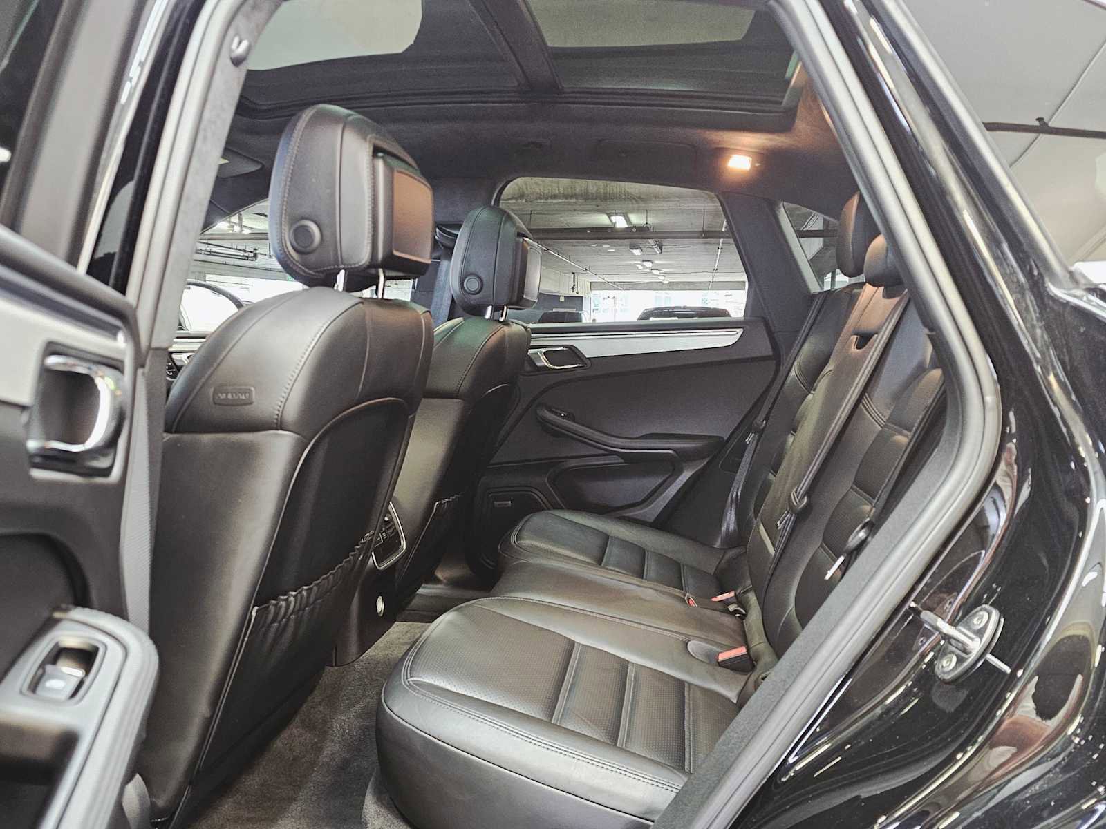 Used 2016 Porsche Macan Turbo w/ Premium Package Plus image 25