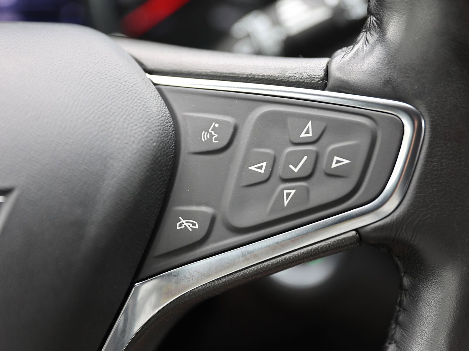 Used 2020 Chevrolet Equinox LT image 39