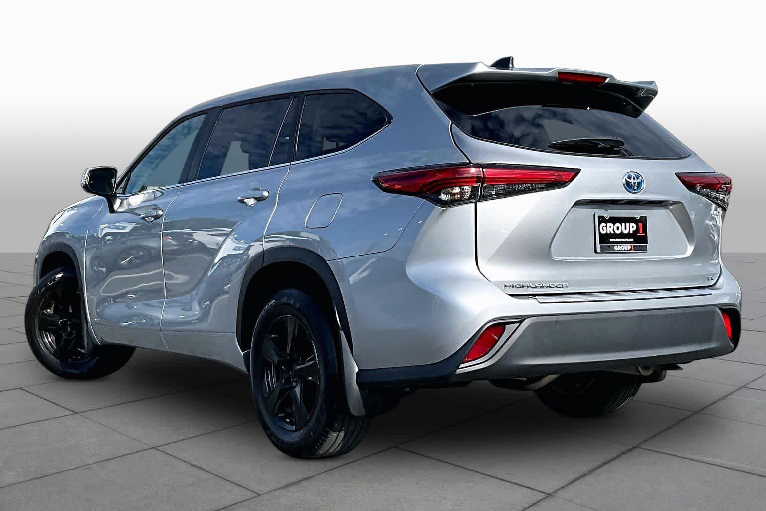 Used 2023 Toyota Highlander LE AWD/4WD image 12