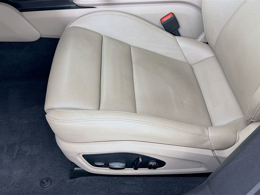 Certified 2021 Porsche Taycan RWD image 13