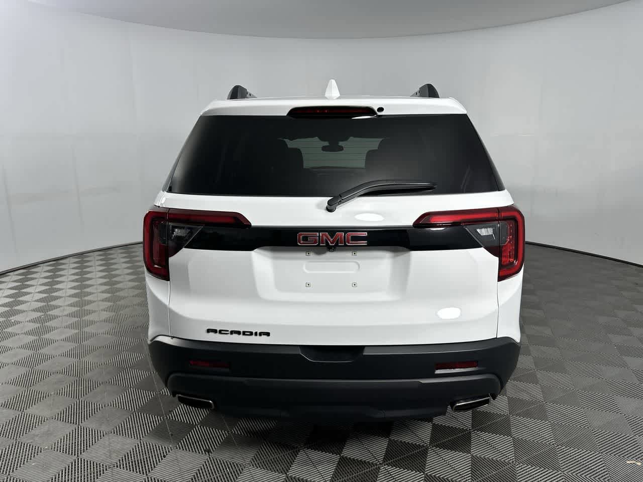 Used 2023 GMC Acadia SLE w/ Driver Convenience Package FWD image 19