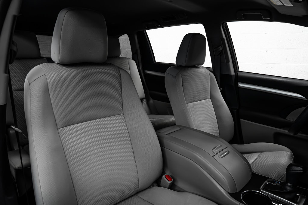 Used 2016 Toyota Highlander LE FWD image 33