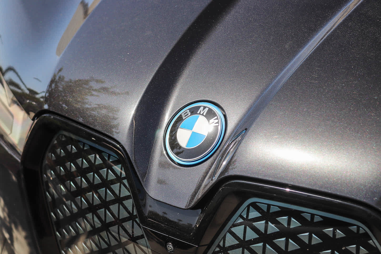 Used 2025 BMW iX xDrive50 w/ Premium Package AWD/4WD image 11