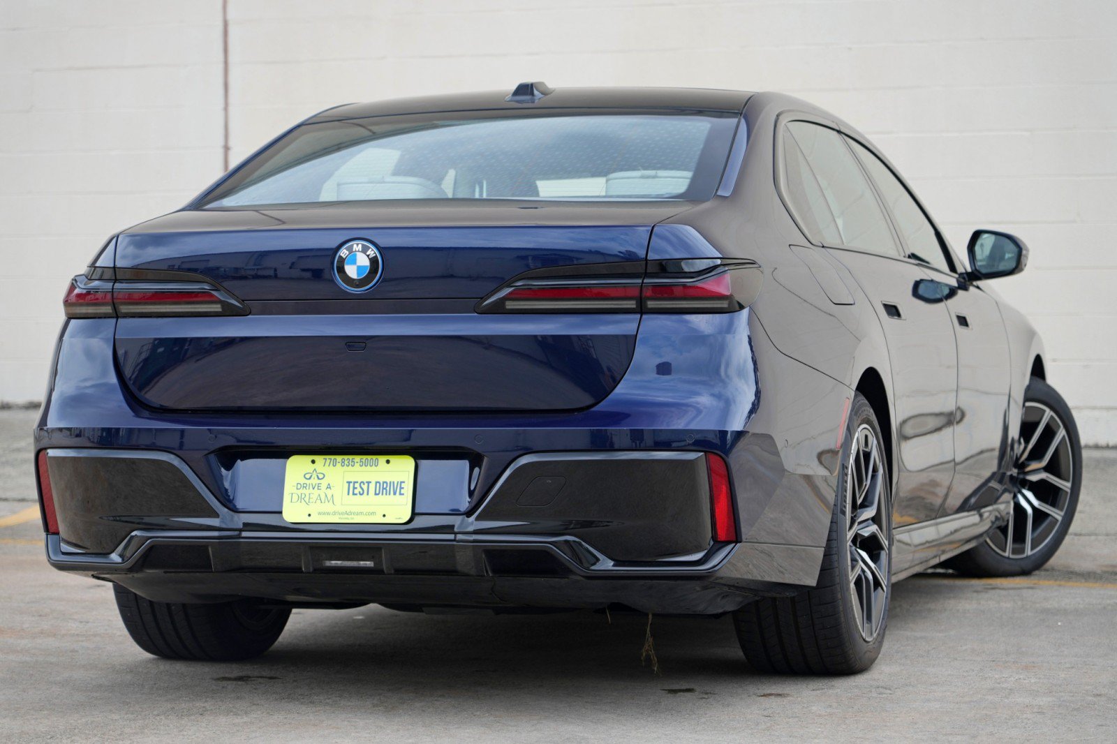Used 2023 BMW i7 xDrive60 AWD/4WD image 5