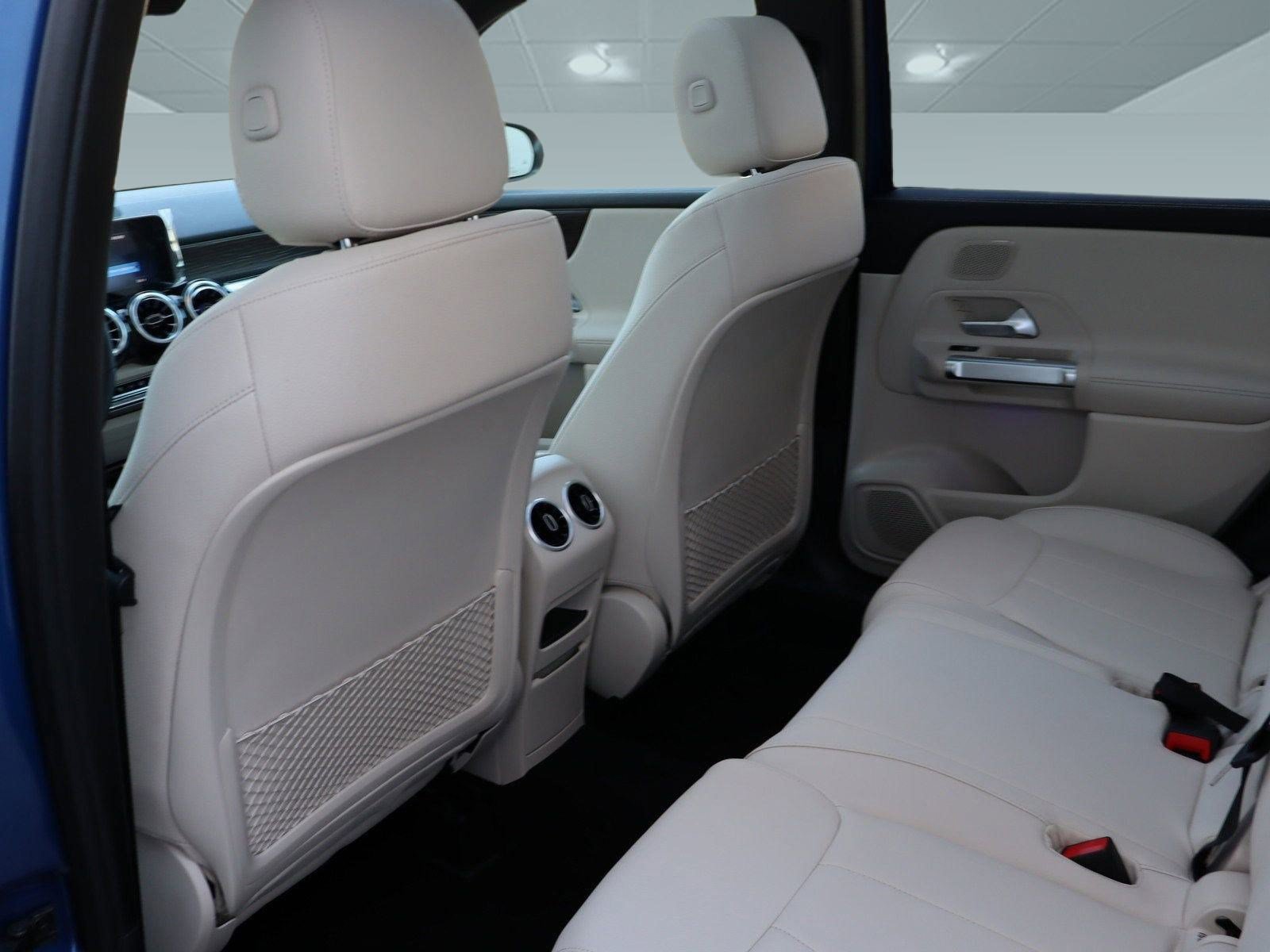 Used 2025 Mercedes-Benz GLB 250 image 30
