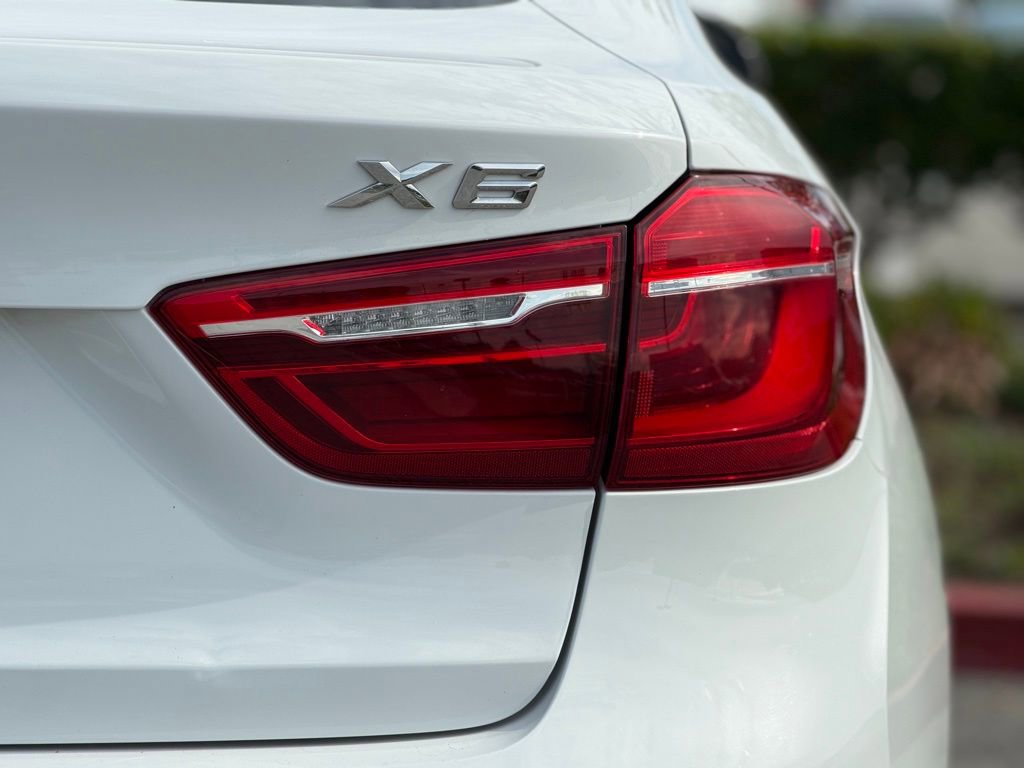 Used 2018 BMW X6 sDrive35i w/ M Sport Package image 12