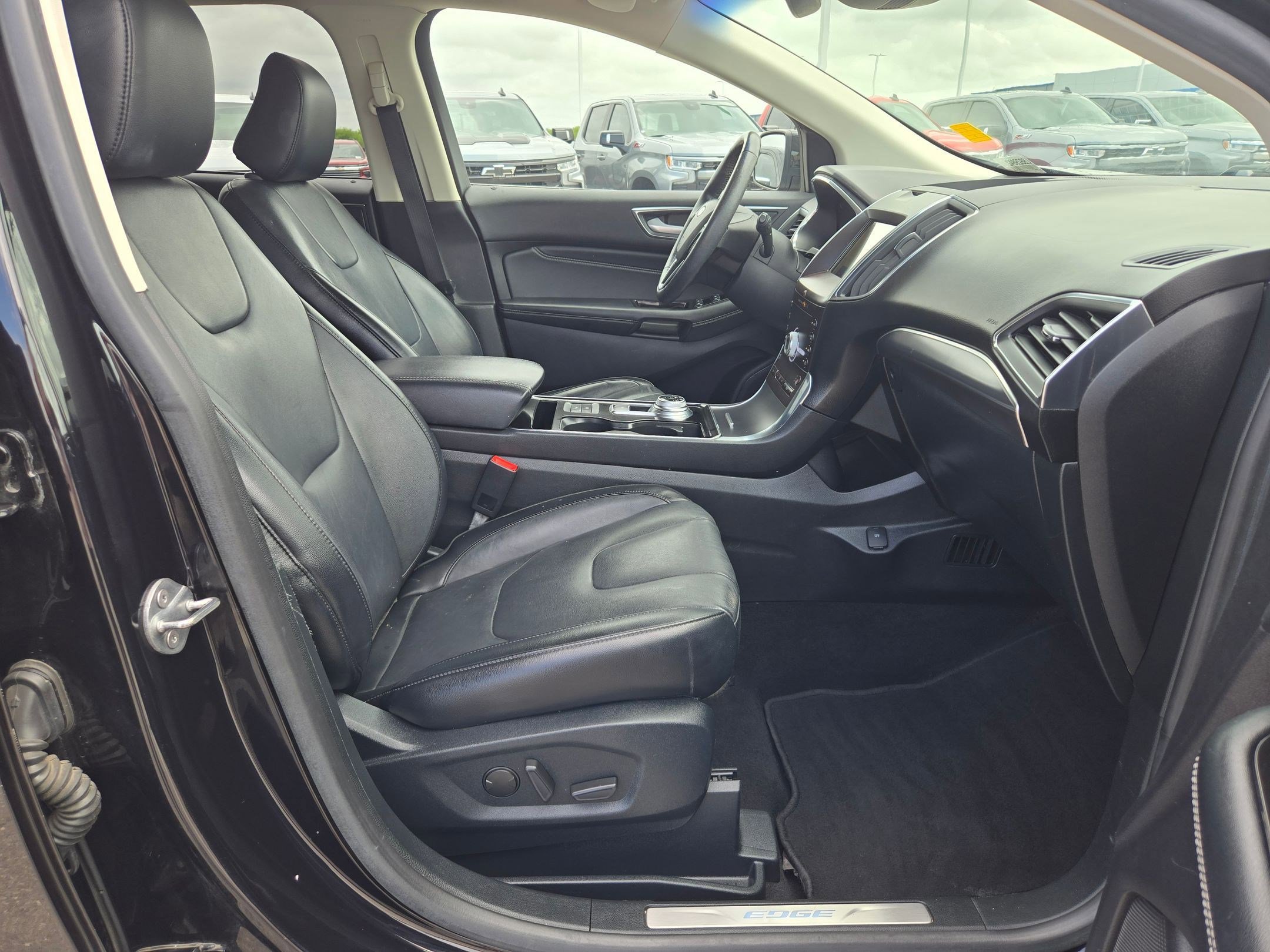 Used 2020 Ford Edge Titanium image 24