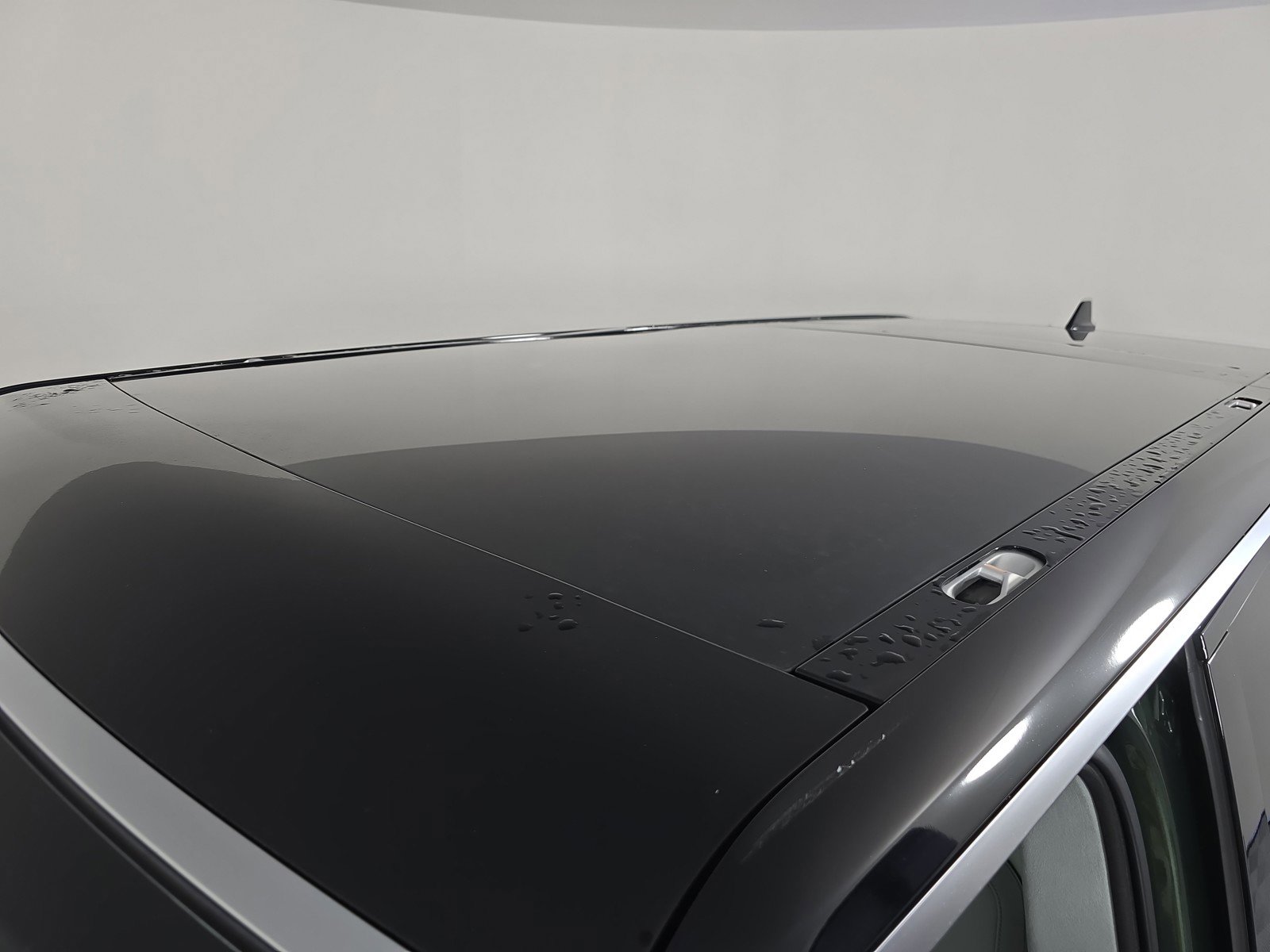 Used 2023 Rivian R1S Adventure AWD/4WD image 13