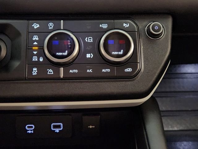 Used 2023 Land Rover Defender 130 SE image 18