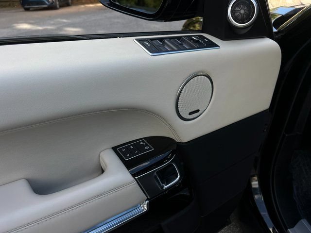 Used 2016 Land Rover Range Rover Supercharged AWD/4WD image 11