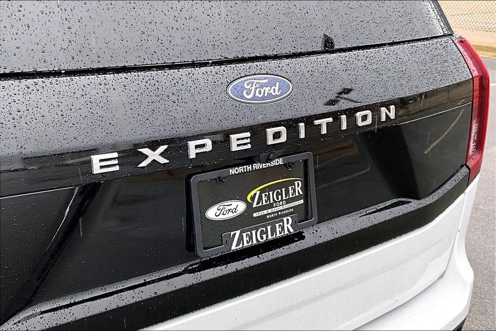 Used 2025 Ford Expedition Active AWD/4WD image 8