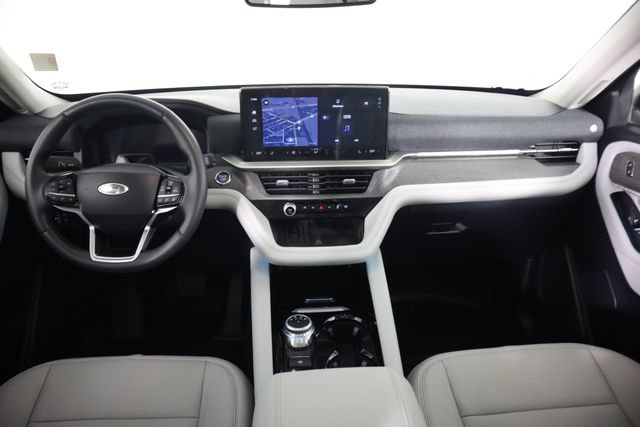 Used 2025 Ford Explorer Platinum w/ Ultimate Package AWD/4WD image 27