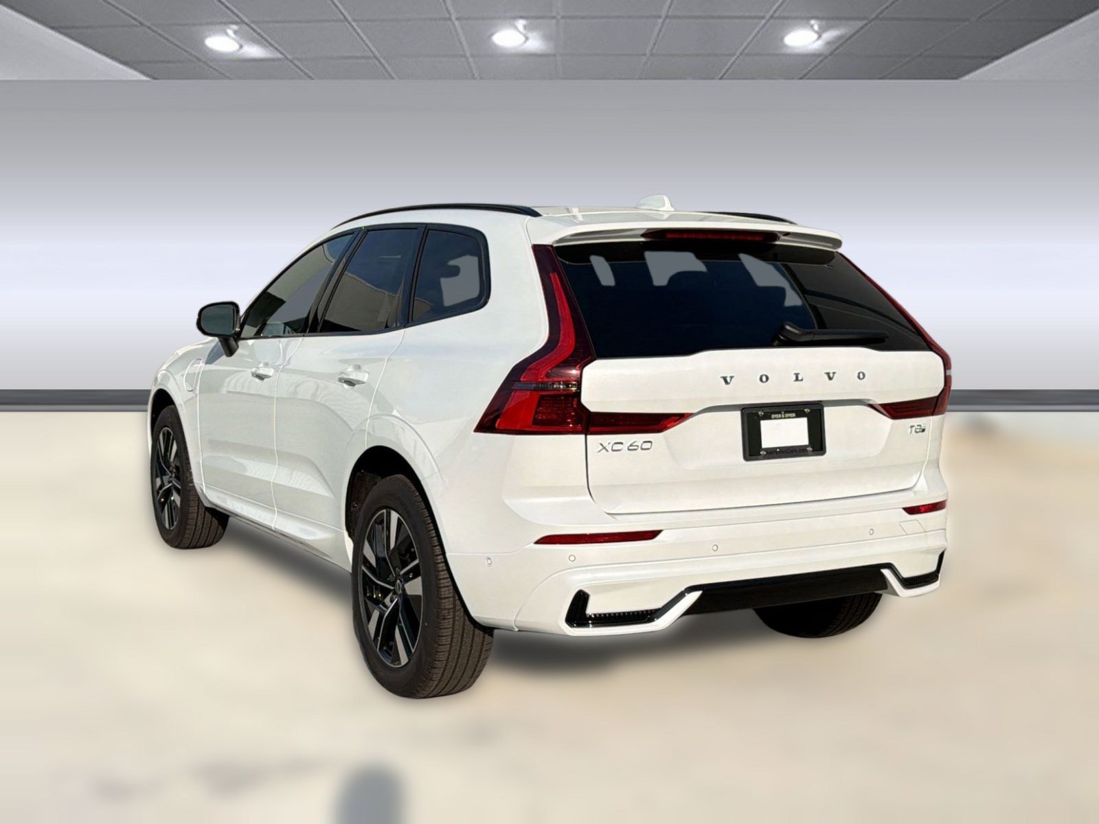 New 2026 Volvo XC60 T8 Plus w/ Climate Package AWD/4WD image 3