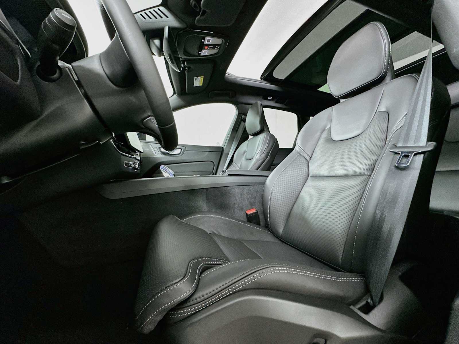 New 2026 Volvo XC60 B5 Ultra w/ Climate Package PRO AWD/4WD image 18