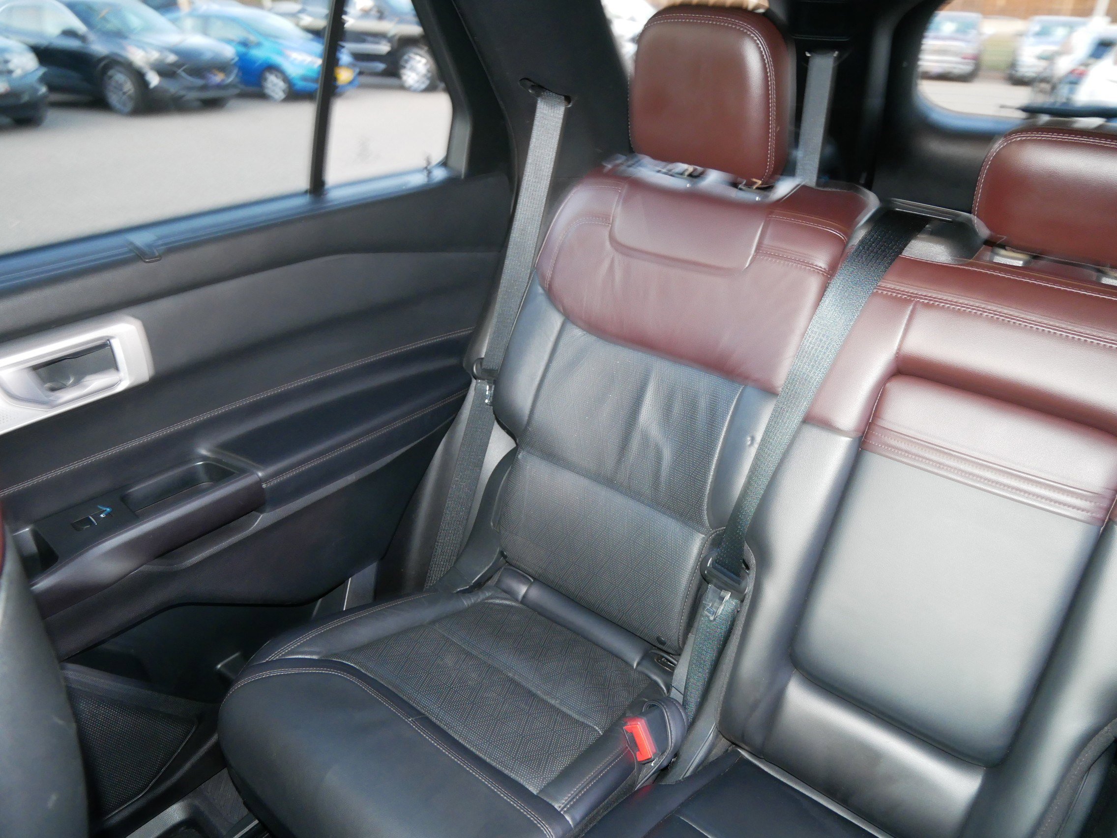 Certified 2020 Ford Explorer Platinum w/ Premium Technology Package image 12