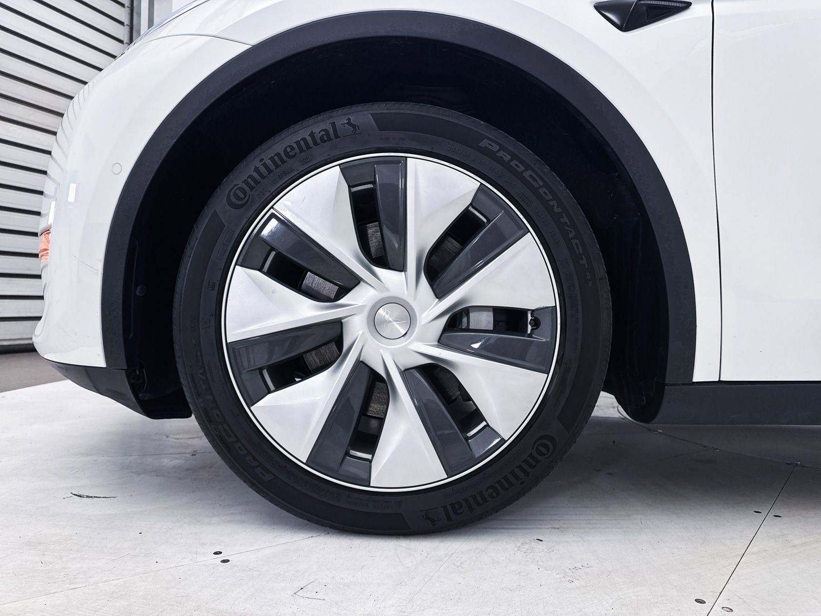 Used 2022 Tesla Model Y Long Range image 26