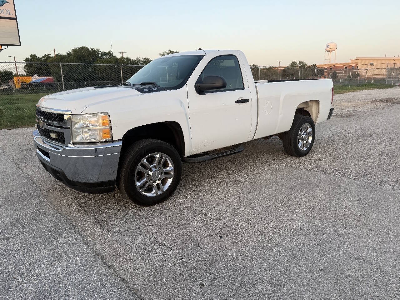 Used 2011 Chevrolet Silverado 2500 W/T RWD image 3