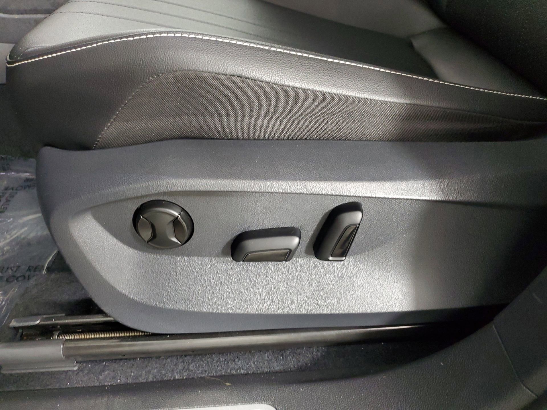 Used 2022 Volkswagen Tiguan SE R-Line image 27