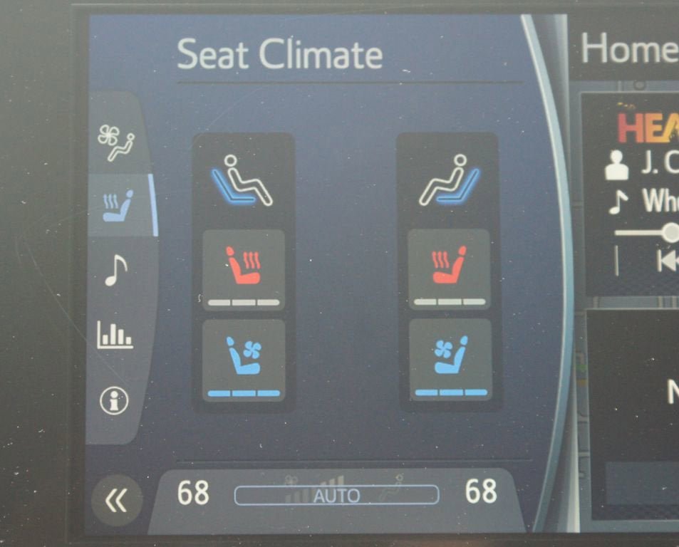 Used 2021 Toyota Venza Limited AWD/4WD image 9
