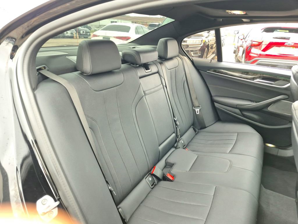 Used 2021 BMW 530i xDrive w/ Premium Package image 25