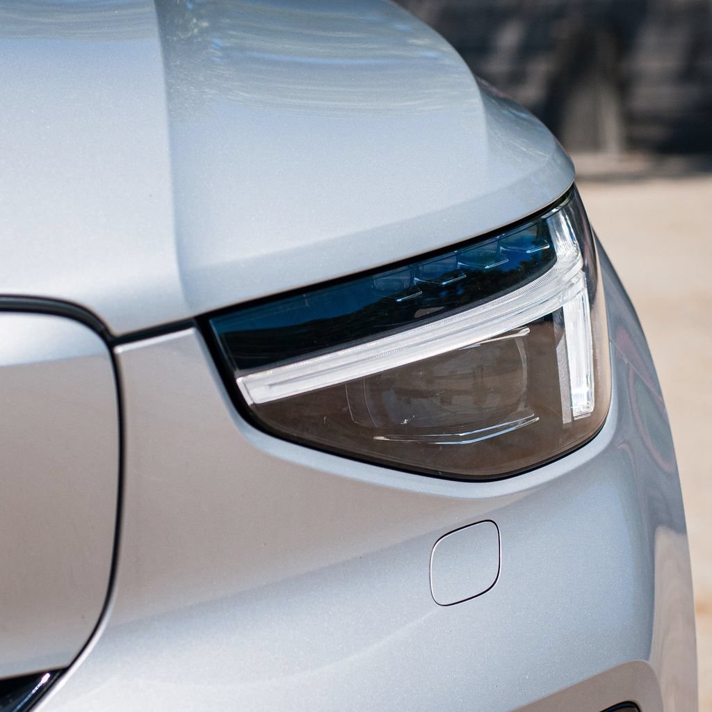 Certified 2023 Volvo XC40 Recharge Ultimate AWD/4WD image 3