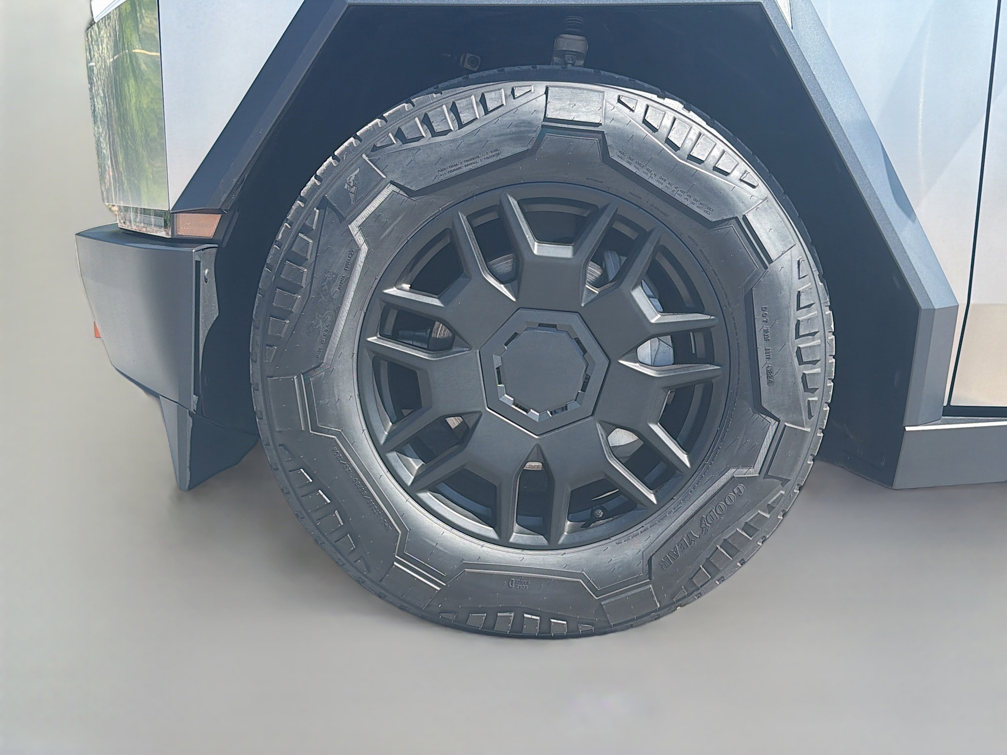 Used 2024 Tesla Cybertruck AWD Crew Cab image 39