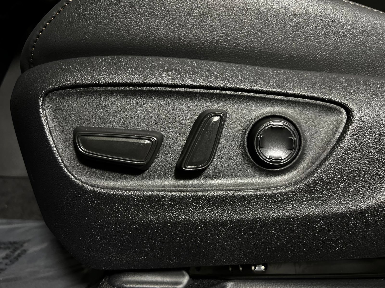 Used 2026 Toyota Sienna Limited FWD image 14