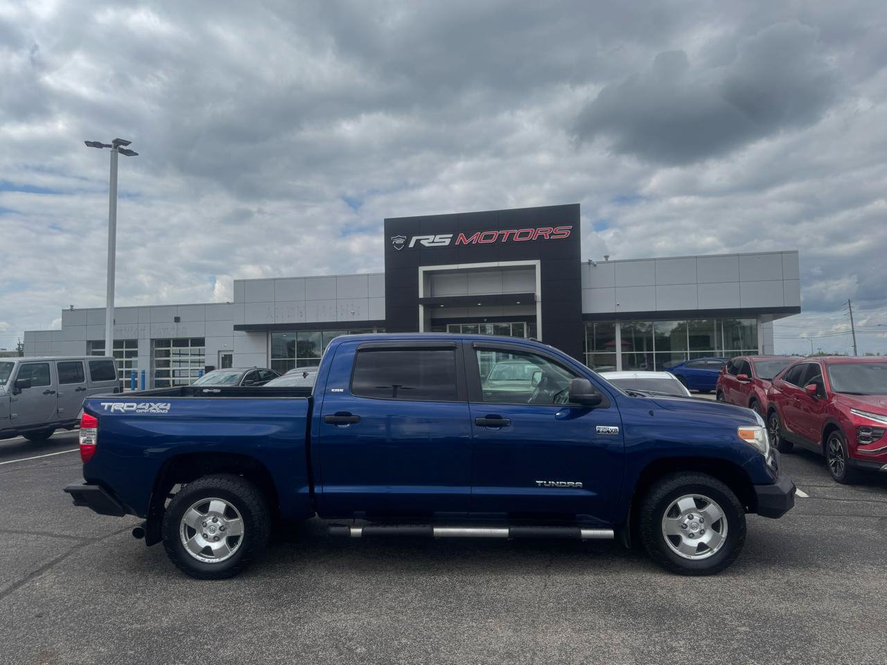 Used 2015 Toyota Tundra SR5 w/ TRD Off Road Package AWD/4WD image 14