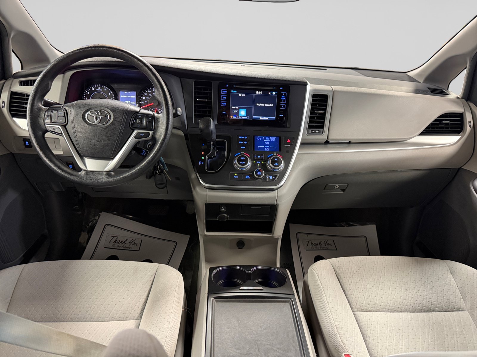 Used 2015 Toyota Sienna LE FWD image 16