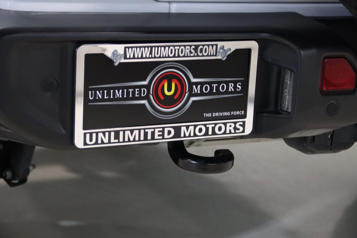Used 2021 Jeep Wrangler Unlimited Sahara w/ Dual Top Group AWD/4WD image 4