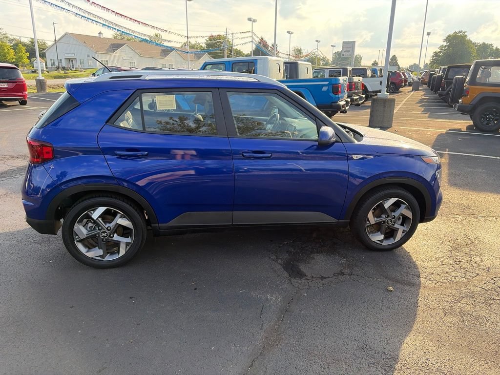 Used 2025 Hyundai Venue SEL FWD image 8
