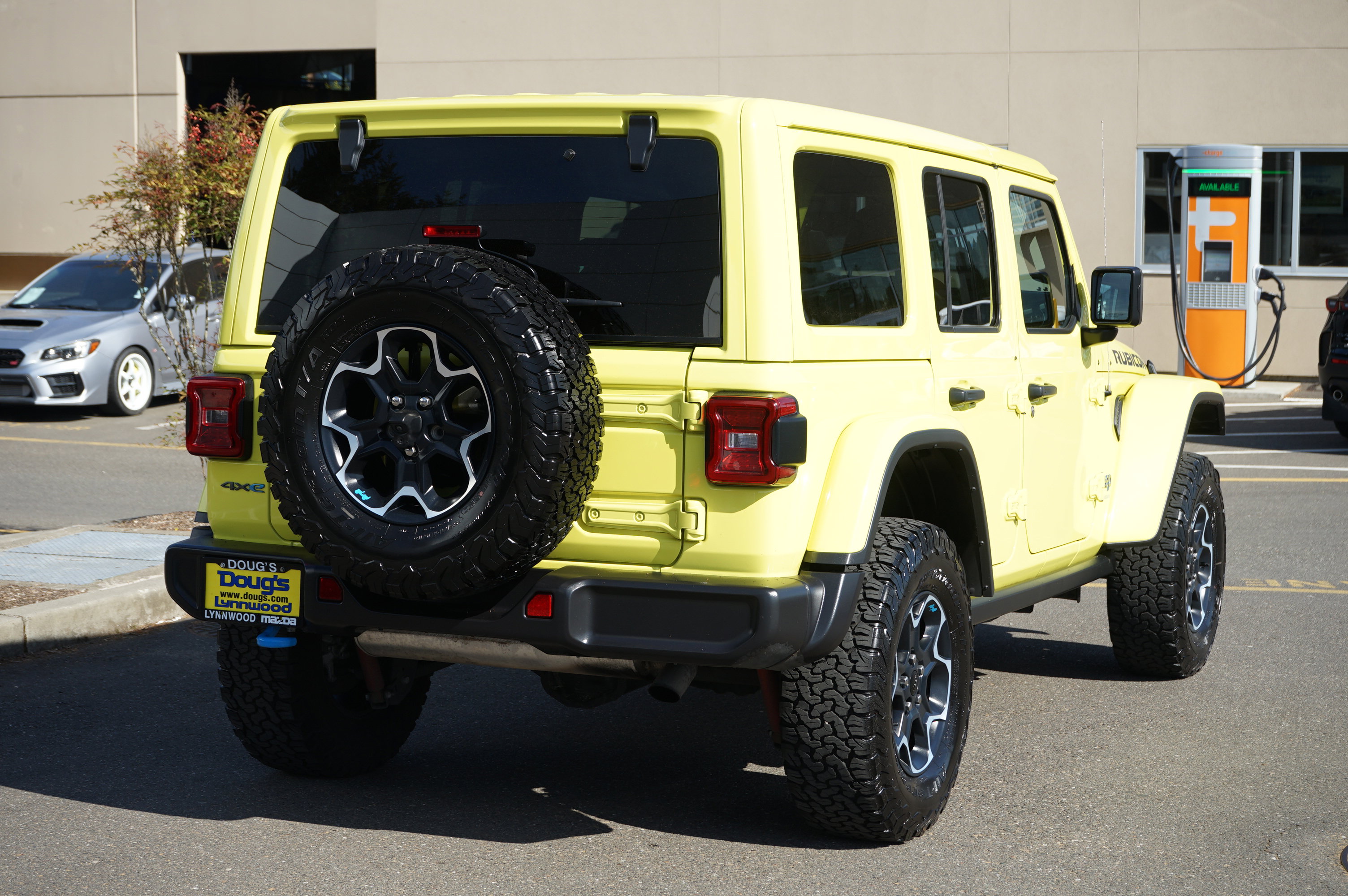 Used 2023 Jeep Wrangler Unlimited Rubicon 4xe w/ Cold Weather Group AWD/4WD image 4