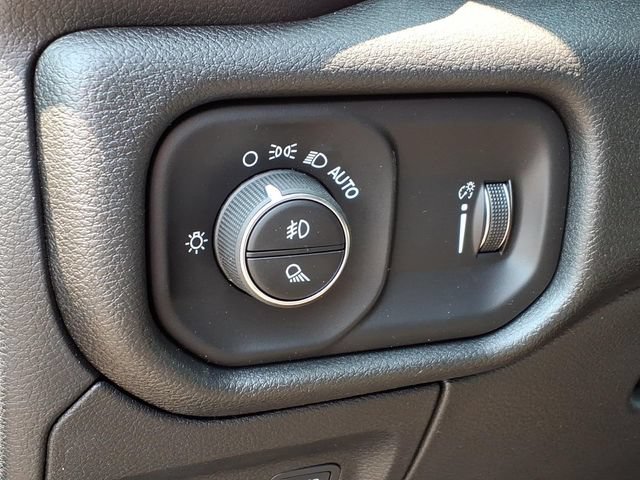 New 2026 RAM 1500 Express AWD/4WD image 18