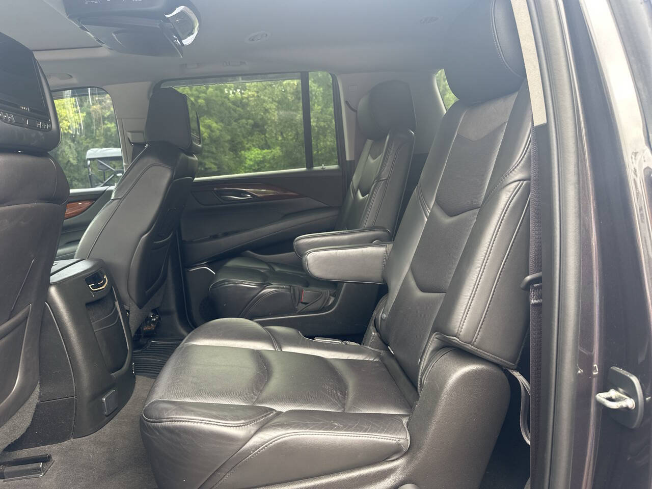 Used 2015 Cadillac Escalade ESV Luxury image 21