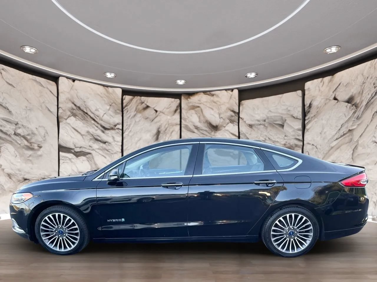 Used 2018 Ford Fusion Titanium FWD image 4
