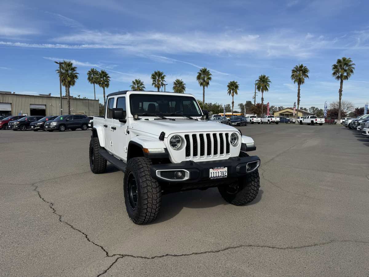 Used 2020 Jeep Gladiator Overland image 3
