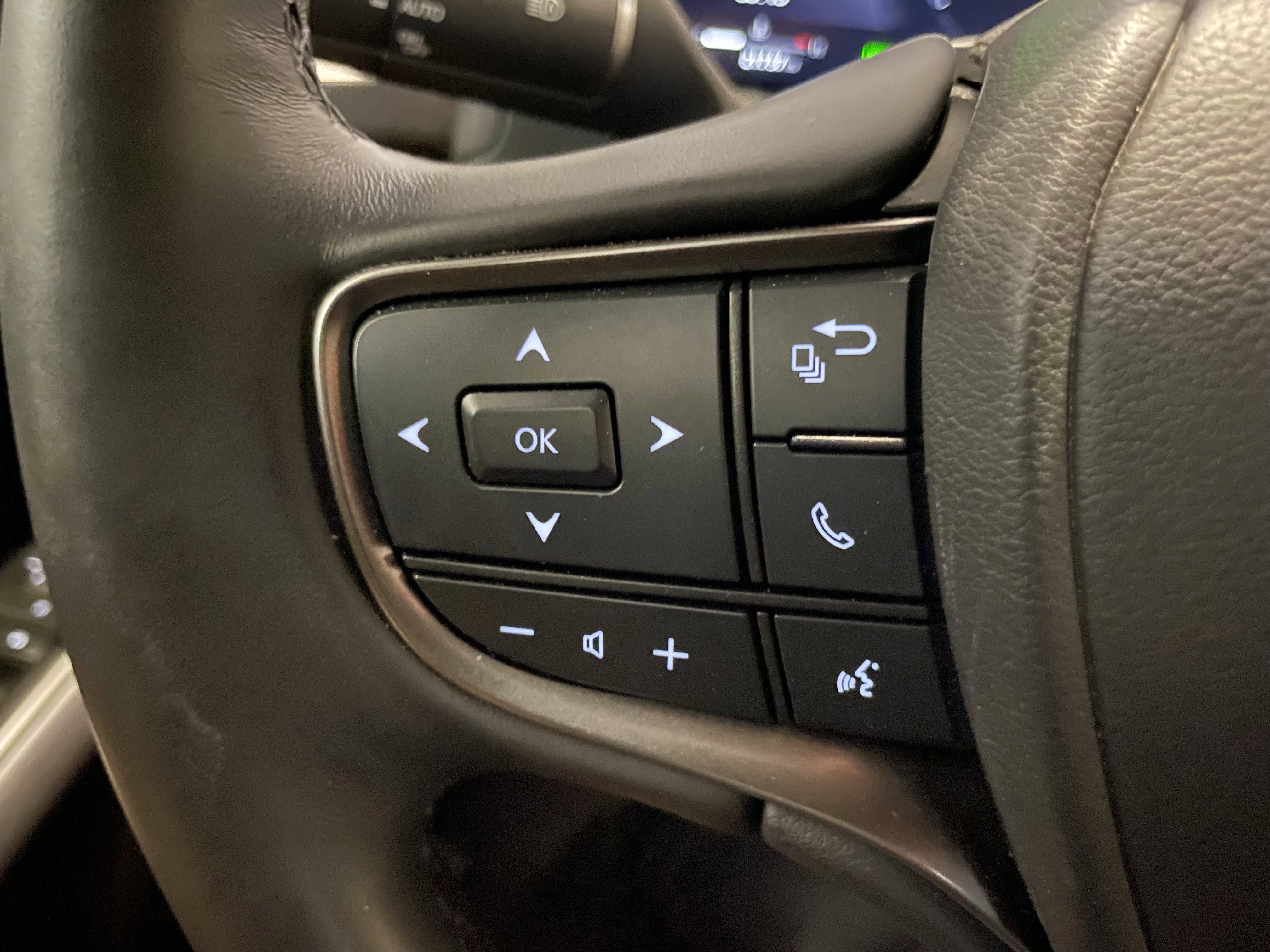 Used 2025 Lexus UX 300h AWD image 23