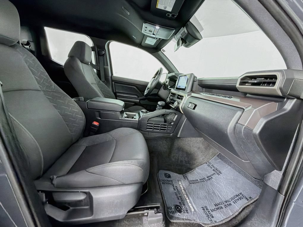 Used 2025 Toyota Tacoma SR5 AWD/4WD image 30