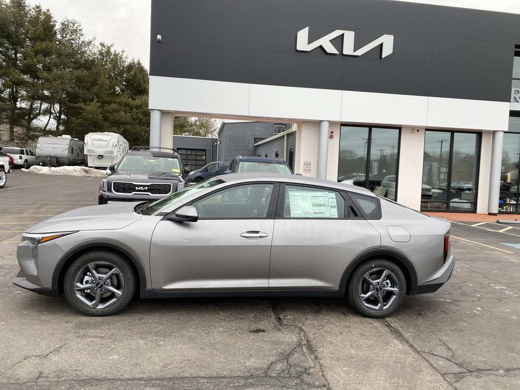 New 2026 Kia K4 LXS image 2