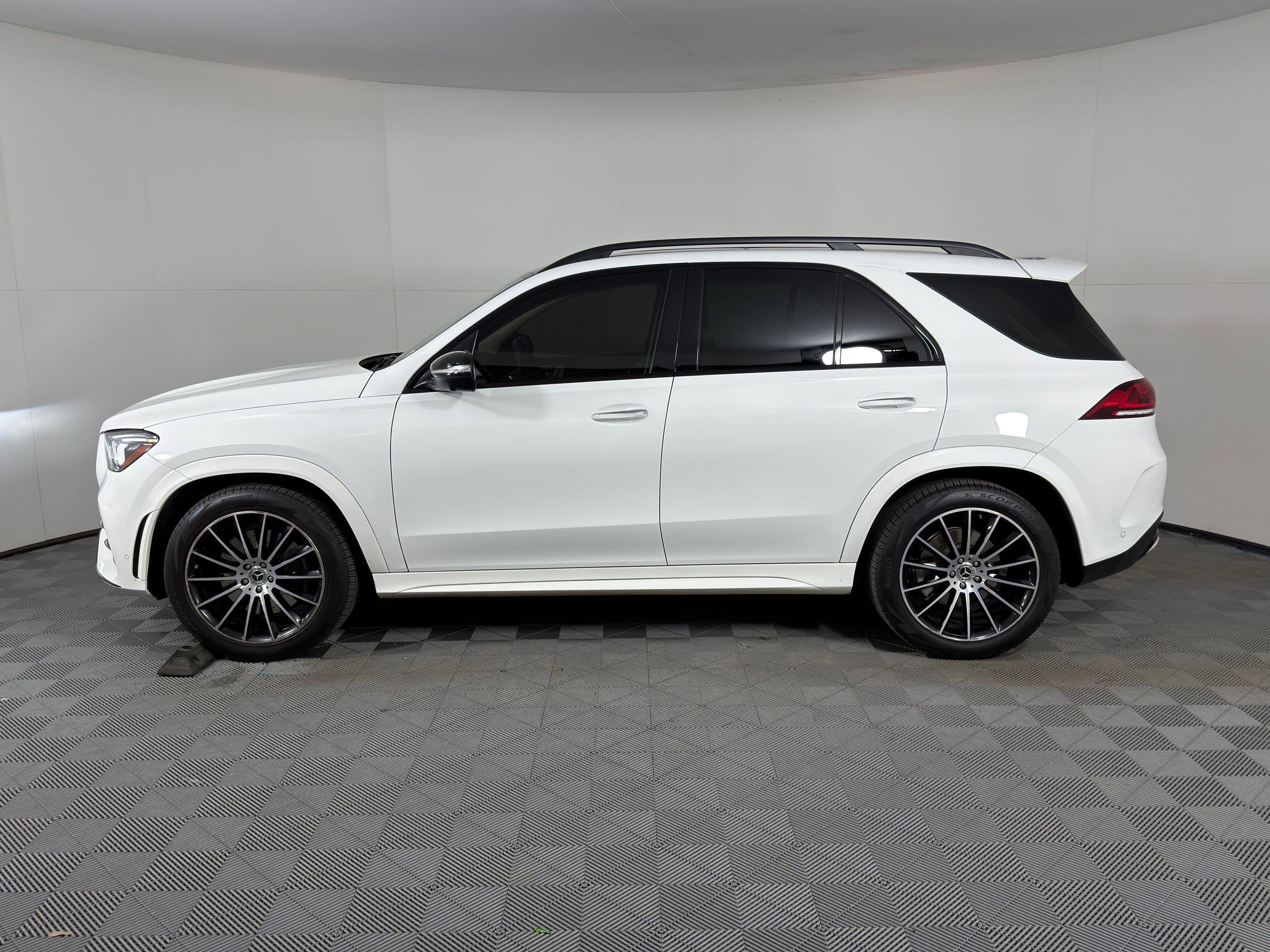 Used 2020 Mercedes-Benz GLE 450 4MATIC image 2