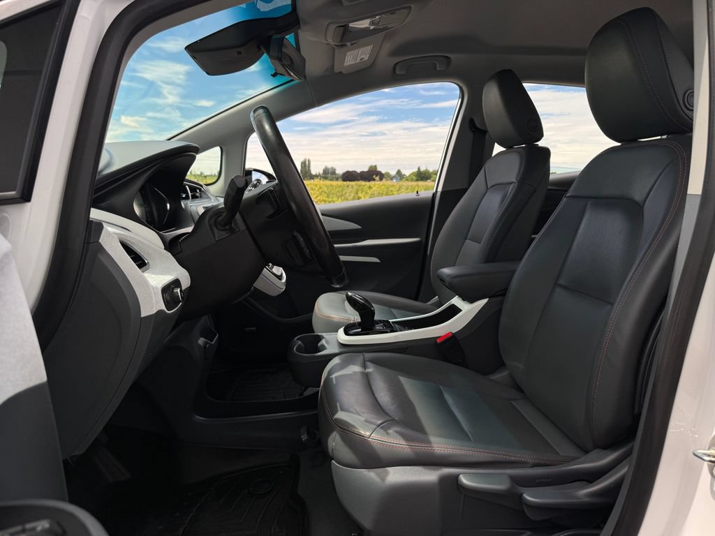 Used 2018 Chevrolet Bolt Premier w/ Driver Confidence II Package FWD image 9