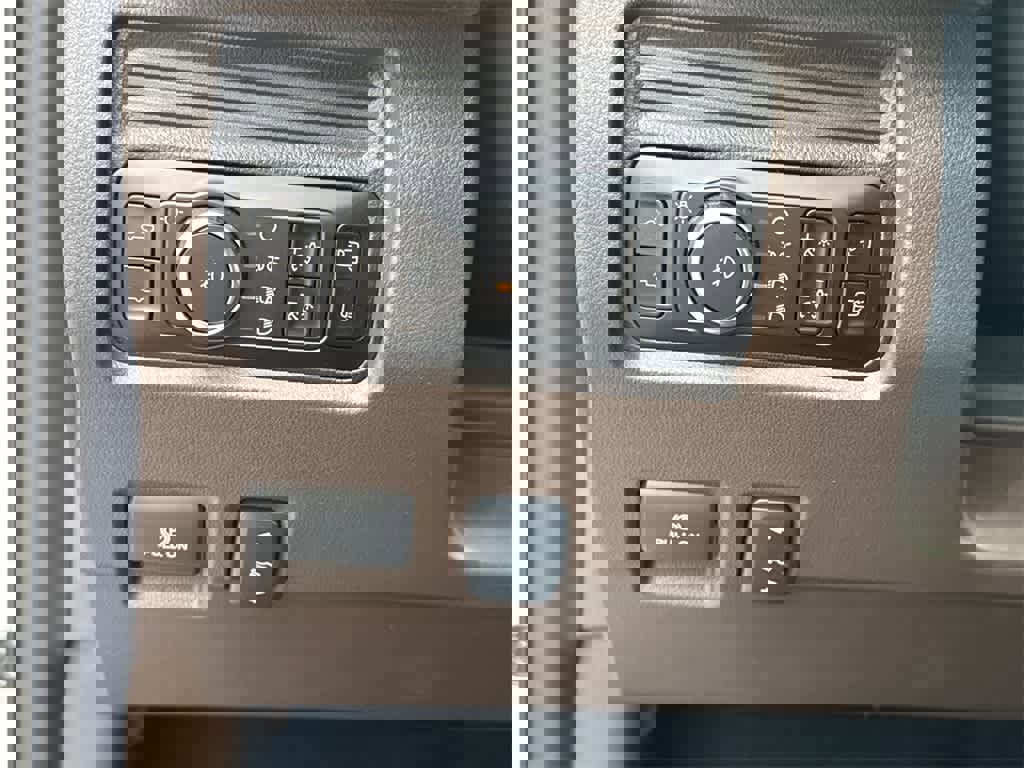 New 2025 Ford F250 King Ranch w/ Chrome Package image 32