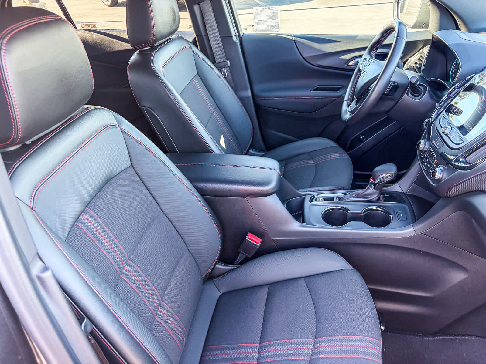 Used 2022 Chevrolet Equinox RS w/ Infotainment Package image 15